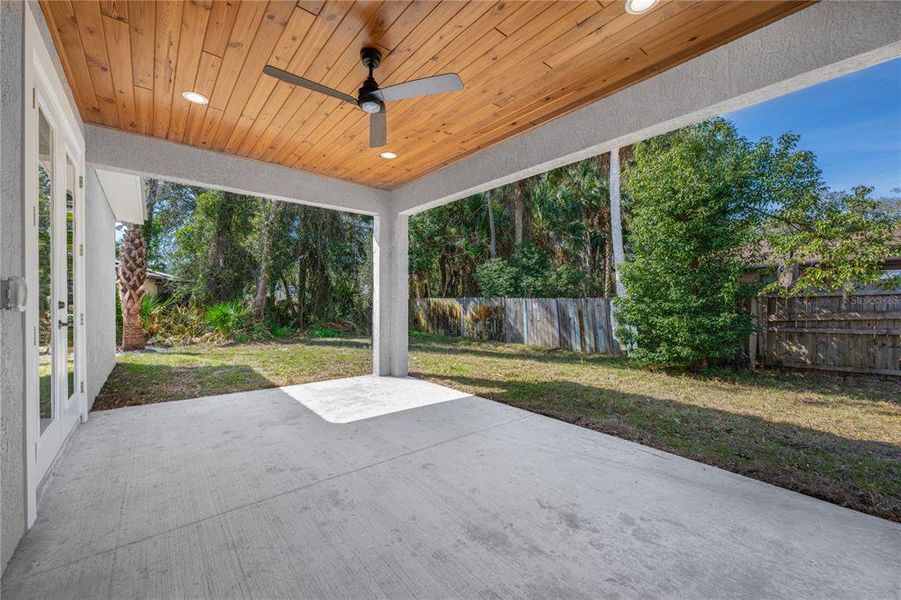 Exterior details and patio area of a home in , Deland (Image 3).