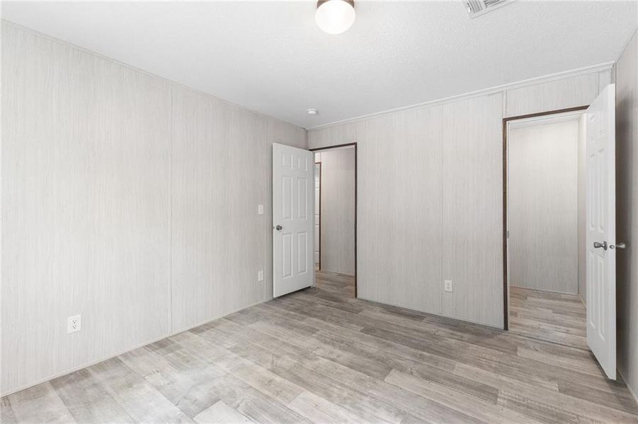 Spacious, unfurnished interior of a new home in , Nicholson (Image 16).