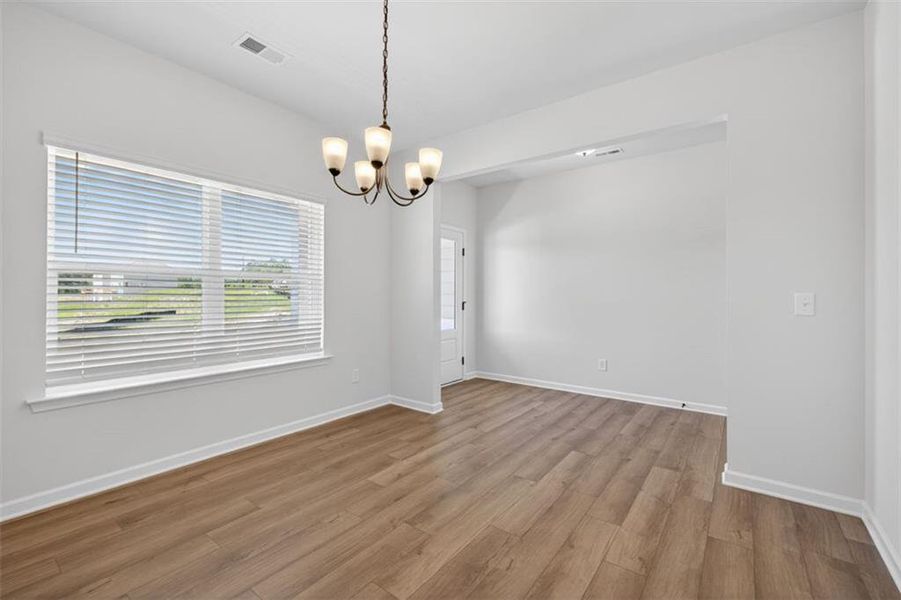 Spacious, unfurnished interior of a new home in Oakmont, Dallas (Image 45).