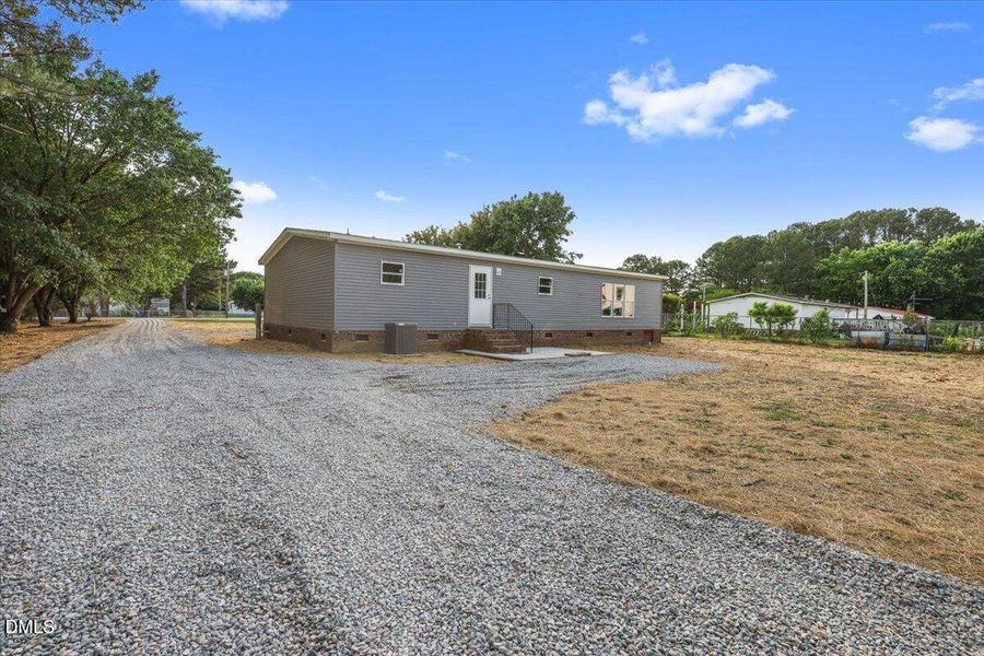 05-5737 Lloyd Rd-5