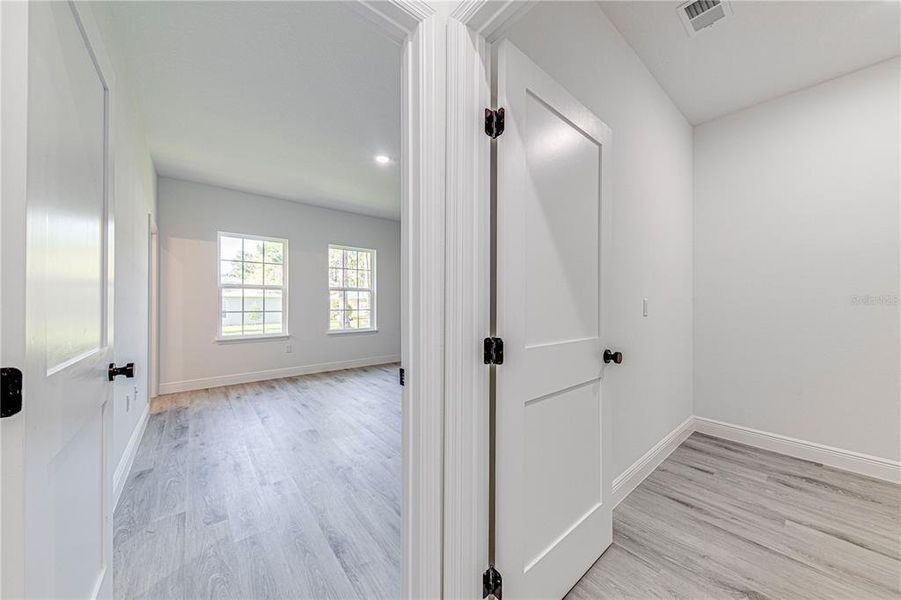 Spacious, unfurnished interior of a new home in , Citrus Springs (Image 39).