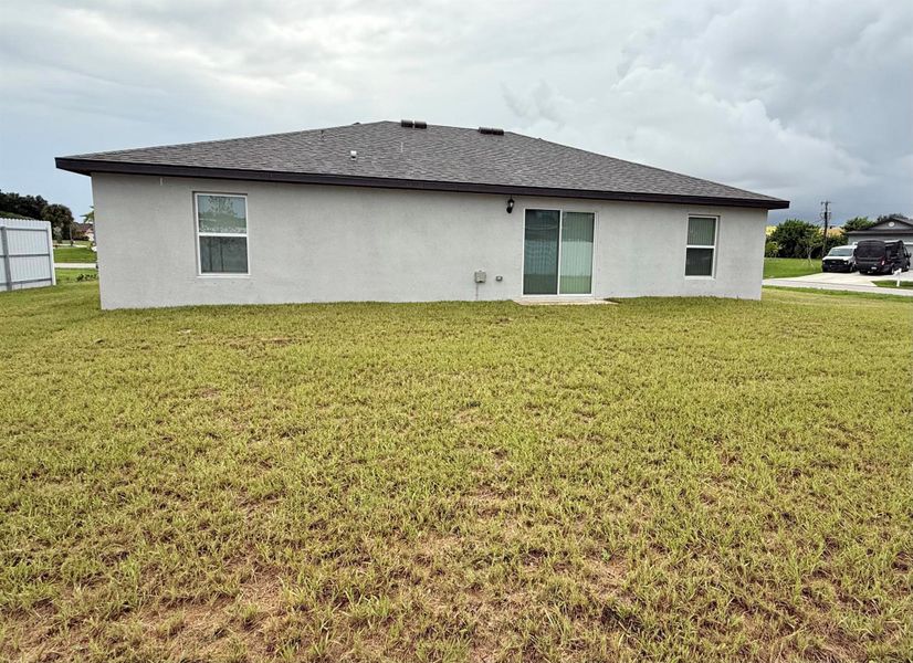 Exterior details and patio area of a home in , Port St. Lucie (Image 1).