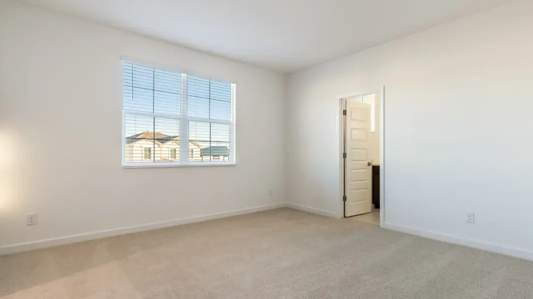 Spacious, unfurnished interior of a new home in Aloravita, Peoria (Image 32).