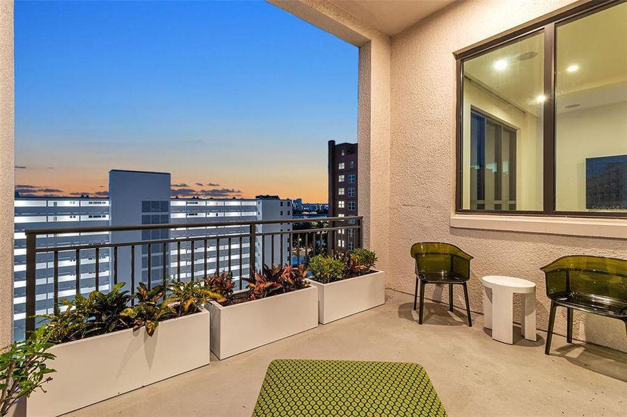 Condo located in Sarasota, FL showcasing its design and architecture (Image 5). Condo located in Sarasota, FL showcasing its design and architecture (Image 5).