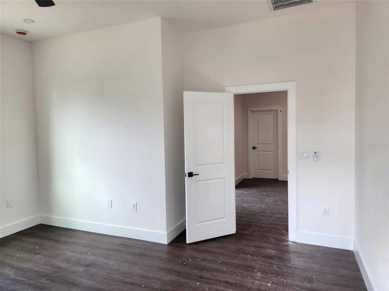 Spacious, unfurnished interior of a new home in , Homosassa (Image 13).