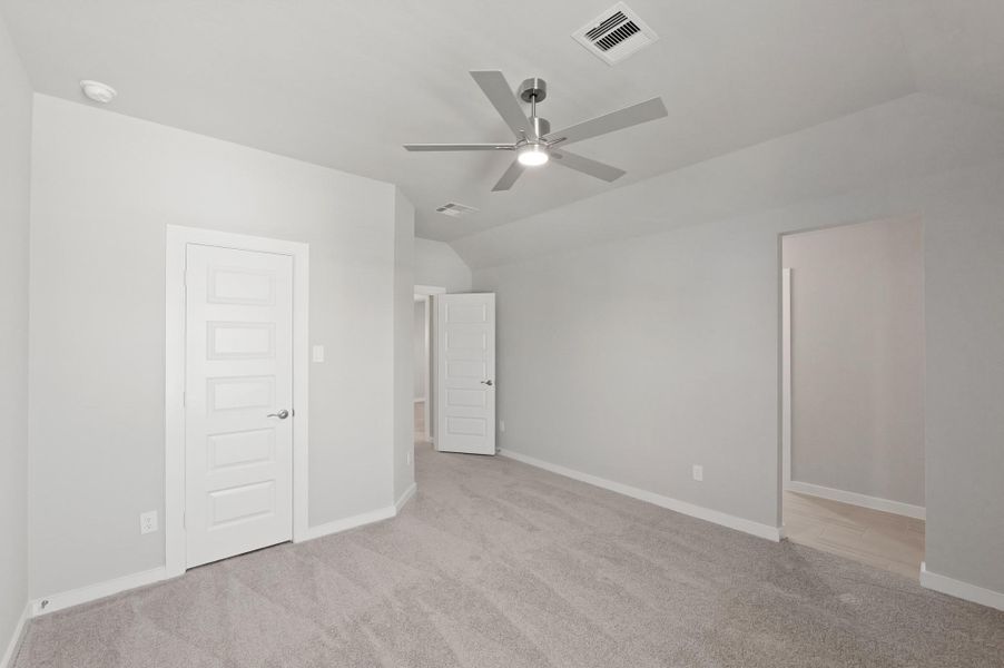 Spacious, unfurnished interior of a new home in Briarwood Crossing, Rosenberg (Image 39).