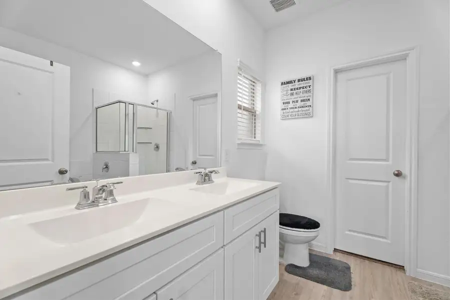 Furnished interior view inside a new home in , Crosby (Image 33).