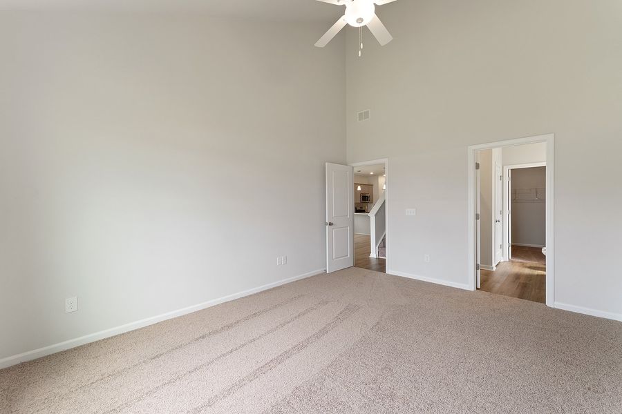 Spacious, unfurnished interior of a new home in Tucker Ridge, Pendleton (Image 17).