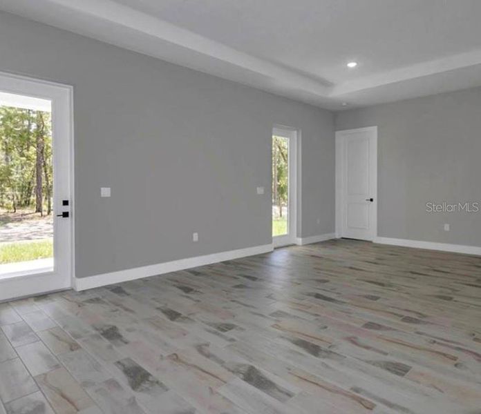 Spacious, unfurnished interior of a new home in , Ocala (Image 11).