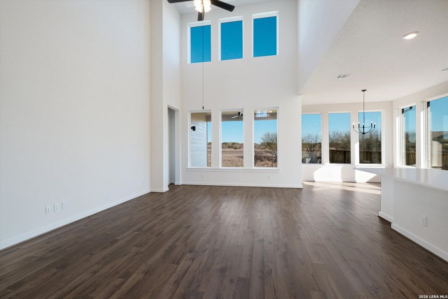 Spacious, unfurnished interior of a new home in Foxbrook, Cibolo (Image 8).