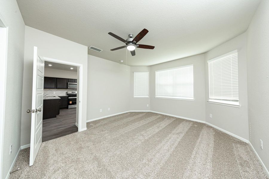 Spacious, unfurnished interior of a new home in Mackenzie Creek, Conroe (Image 11). Spacious, unfurnished interior of a new home in Mackenzie Creek, Conroe (Image 11).