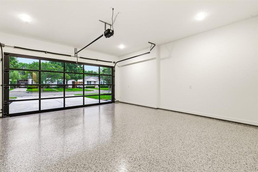 Spacious, unfurnished interior of a new home in , Dallas (Image 36).
