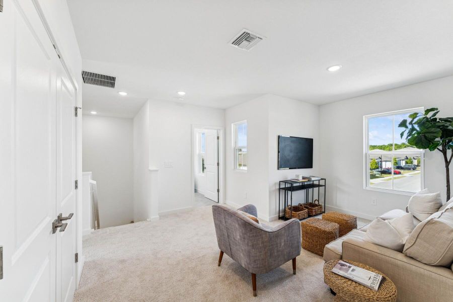 Spacious, unfurnished interior of a new home in , Fort Pierce (Image 35).