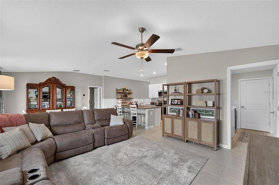 Furnished interior view inside a new home in , Bartow (Image 38).