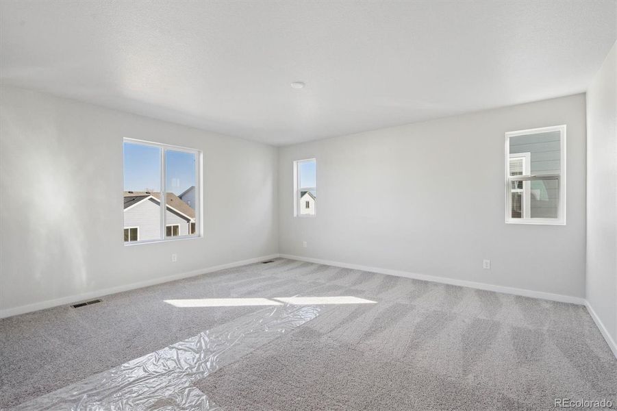 Spacious, unfurnished interior of a new home in Farmlore, Brighton (Image 16).