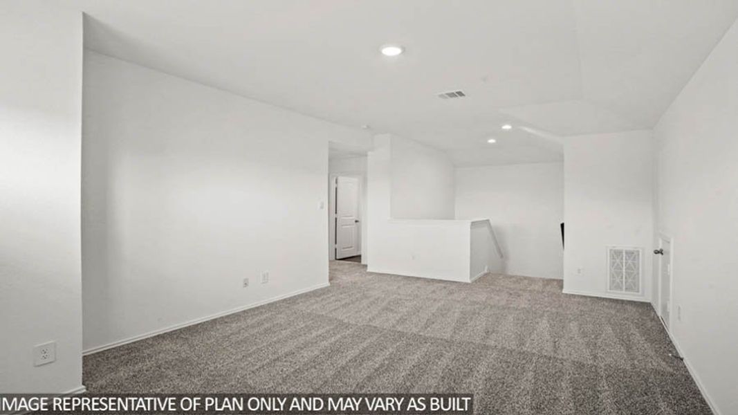 Spacious, unfurnished interior of a new home in East Williams Cove, Conroe (Image 16).