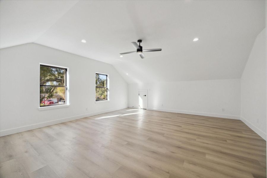Spacious, unfurnished interior of a new home in , Jersey Village (Image 16).