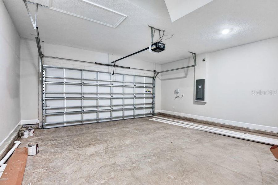 Spacious, unfurnished interior of a new home in Colbert Landings, Palm Coast (Image 20).