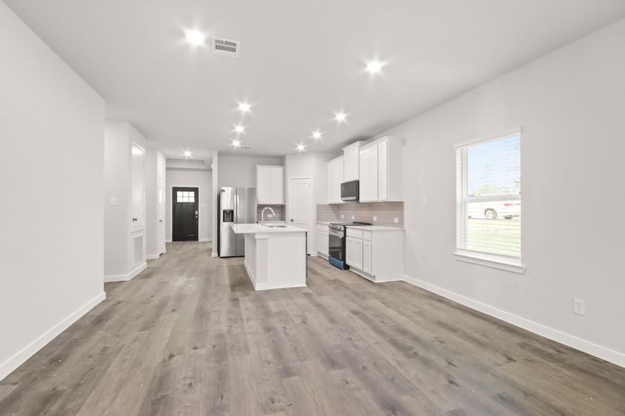 Furnished interior view inside a new home in Oakwood Ranch, Willis (Image 8).