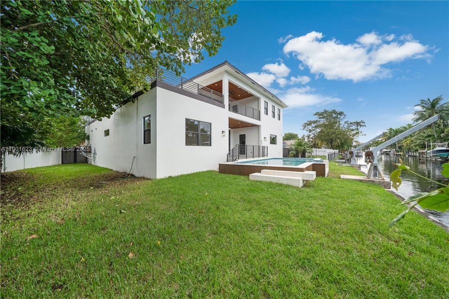 Exterior details and patio area of a home in , Fort Lauderdale (Image 34).