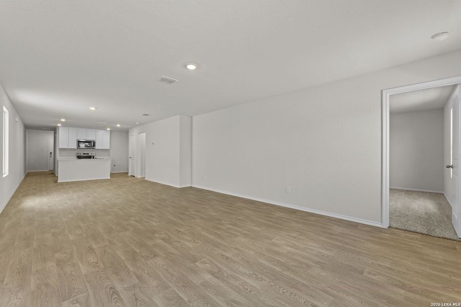 Spacious, unfurnished interior of a new home in Spring Valley, New Braunfels (Image 11).