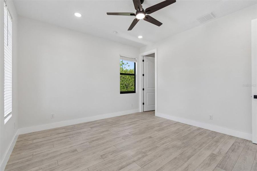 Spacious, unfurnished interior of a new home in , Tampa (Image 57).