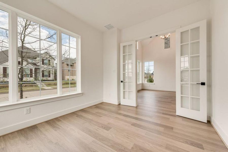 Spacious, unfurnished interior of a new home in Edgewater, Fate (Image 21).