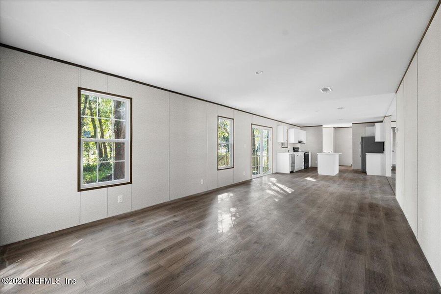 Spacious, unfurnished interior of a new home in , Palatka (Image 21).