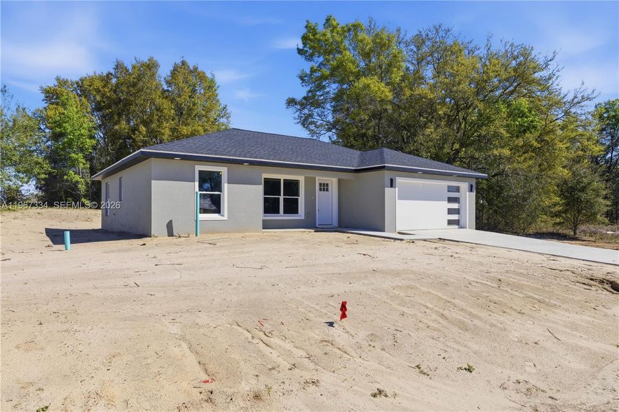 Exterior details and patio area of a home in , Dunnellon (Image 12). Exterior details and patio area of a home in , Dunnellon (Image 12).