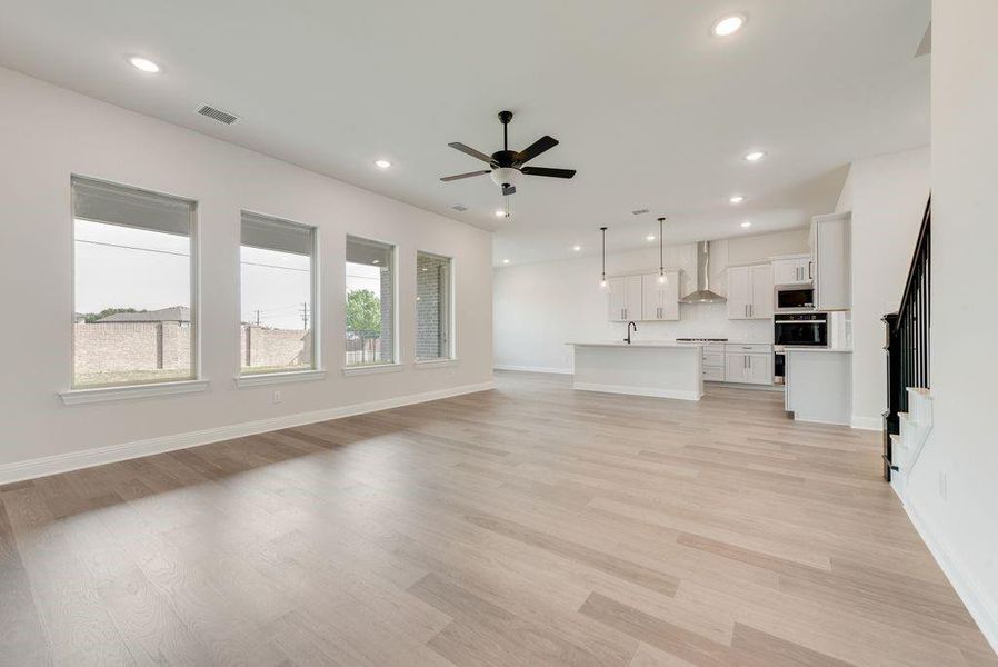 Spacious, unfurnished interior of a new home in Villages of Creekwood, Frisco (Image 18).