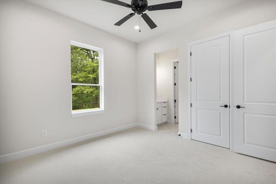 Spacious, unfurnished interior of a new home in , Mineola (Image 20).