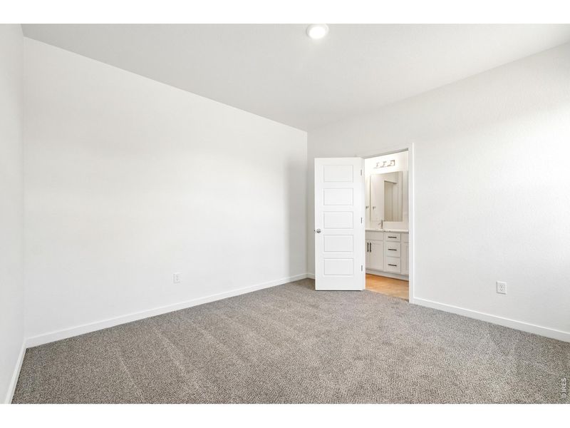 Spacious, unfurnished interior of a new home in Hudson Hills, Hudson (Image 27).