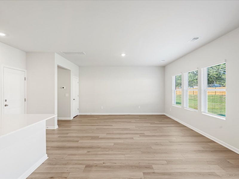 Spacious, unfurnished interior of a new home in Pleasant Brook, Piedmont (Image 13).