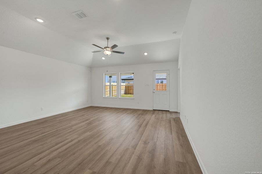 Spacious, unfurnished interior of a new home in Meadows at Clear Springs, New Braunfels (Image 25). Spacious, unfurnished interior of a new home in Meadows at Clear Springs, New Braunfels (Image 25).