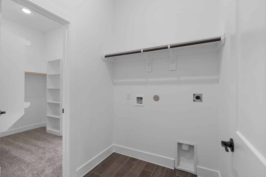 Spacious, unfurnished interior of a new home in Mulberry Farms, Santa Fe (Image 38).