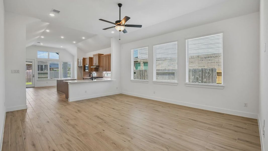 Spacious, unfurnished interior of a new home in Artavia, Conroe (Image 21).