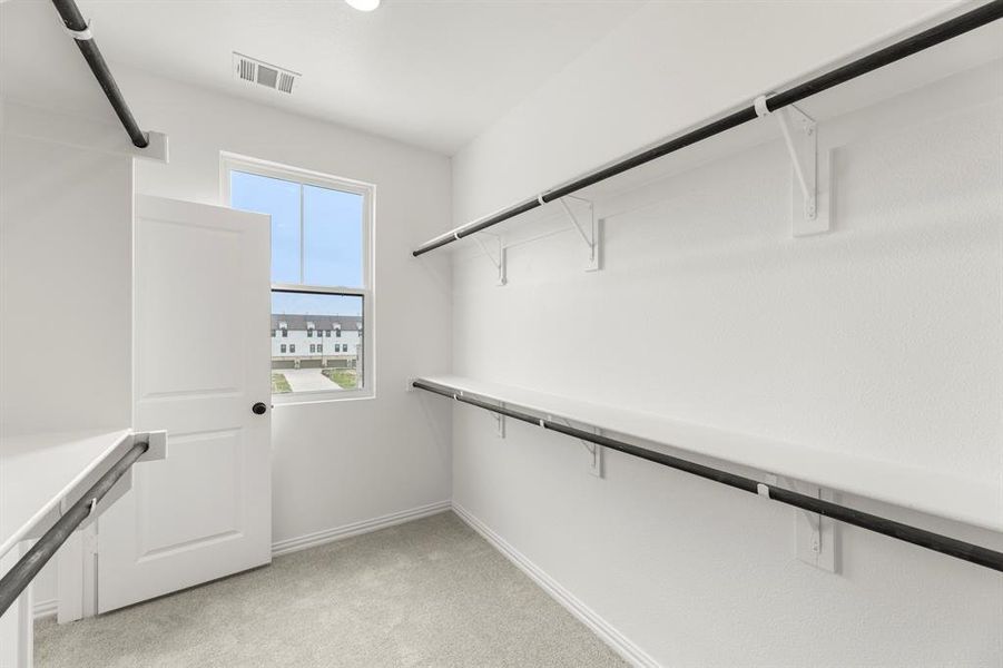 26. 1037 Concan - Closet