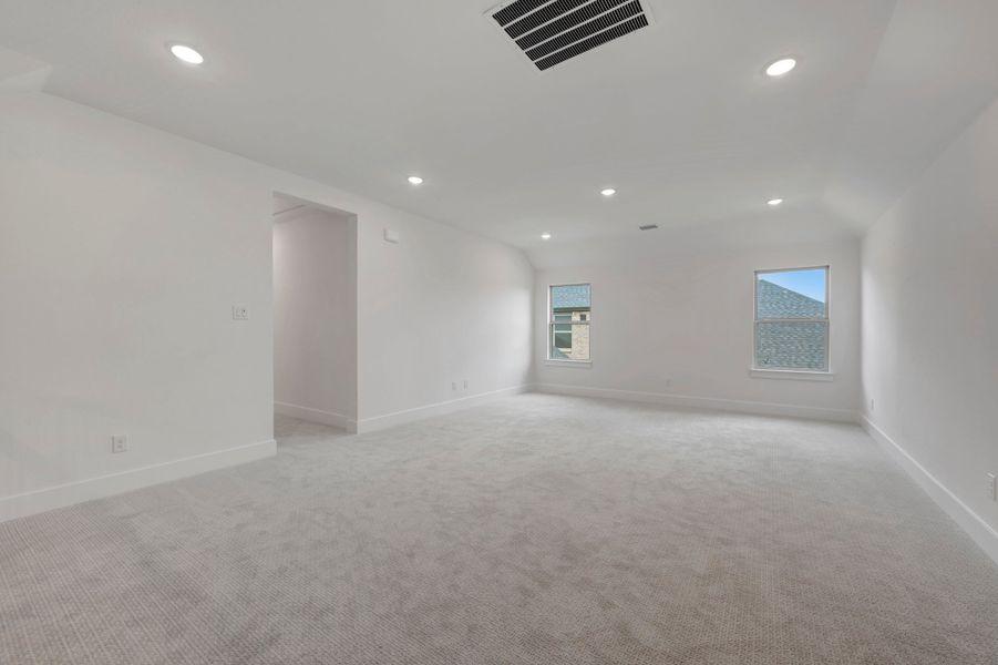 Spacious, unfurnished interior of a new home in Bridgewater, Midlothian (Image 25).