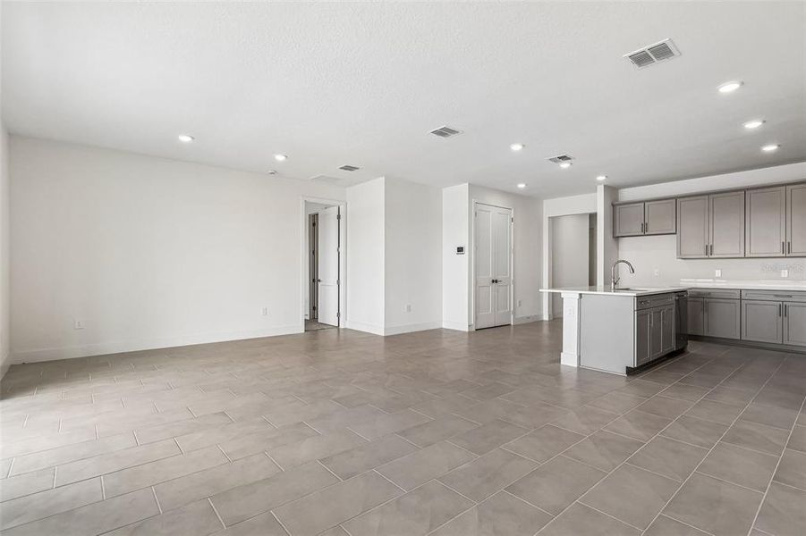 Spacious, unfurnished interior of a new home in Lakeside at Satilla, St. Cloud (Image 17).