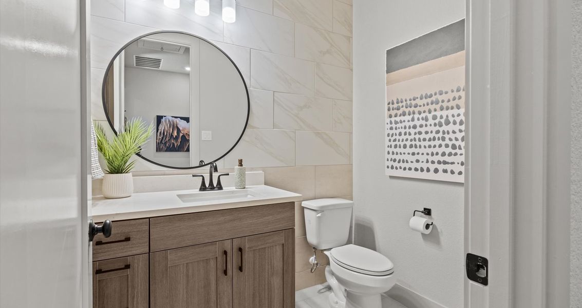 Furnished interior view inside a new home in Gregg Ranch, Marble Falls (Image 15).