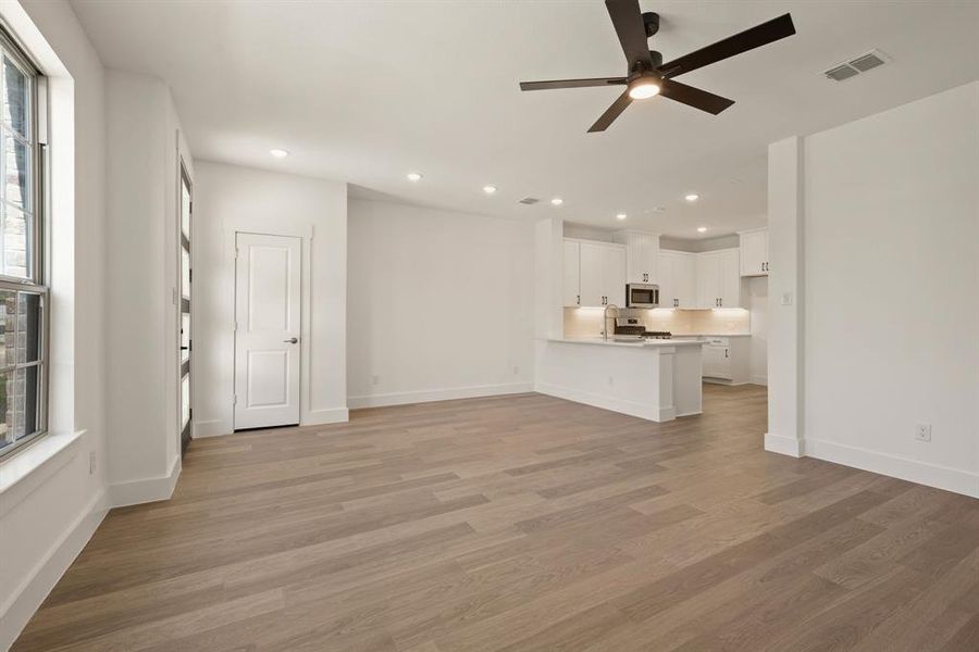 Our Bella floor plan offers an open and flowing space perfect for entertaining. Our Bella floor plan offers an open and flowing space perfect for entertaining.