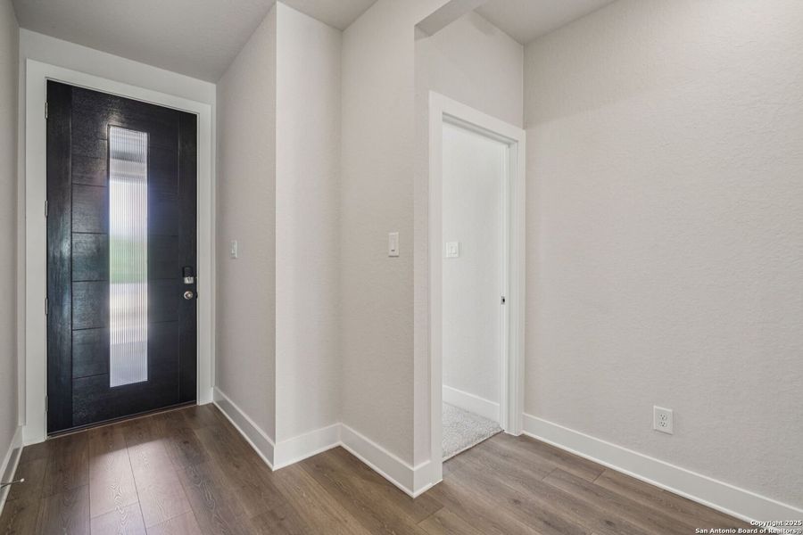 Spacious, unfurnished interior of a new home in Comanche Ridge, San Antonio (Image 23). Spacious, unfurnished interior of a new home in Comanche Ridge, San Antonio (Image 23).