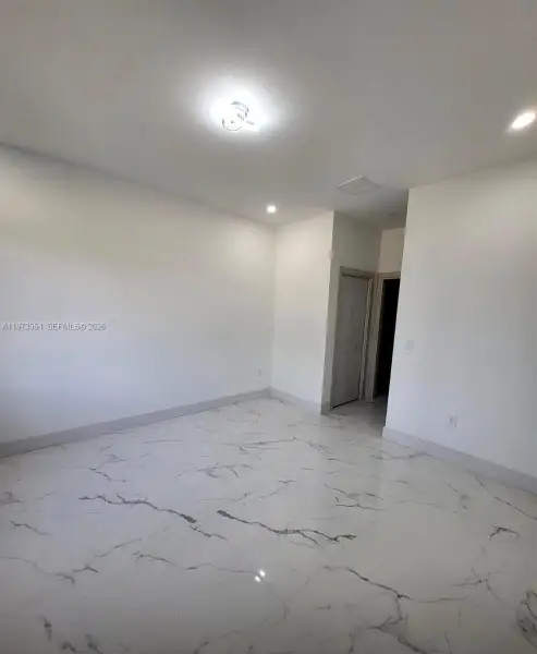 Spacious, unfurnished interior of a new home in , Lehigh Acres (Image 6).