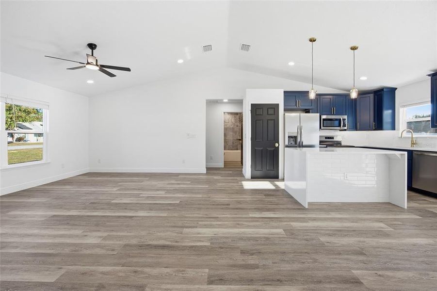 Spacious, unfurnished interior of a new home in , Ocala (Image 31).