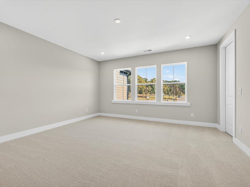 Spacious, unfurnished interior of a new home in Seven Oaks, Belmont (Image 19).
