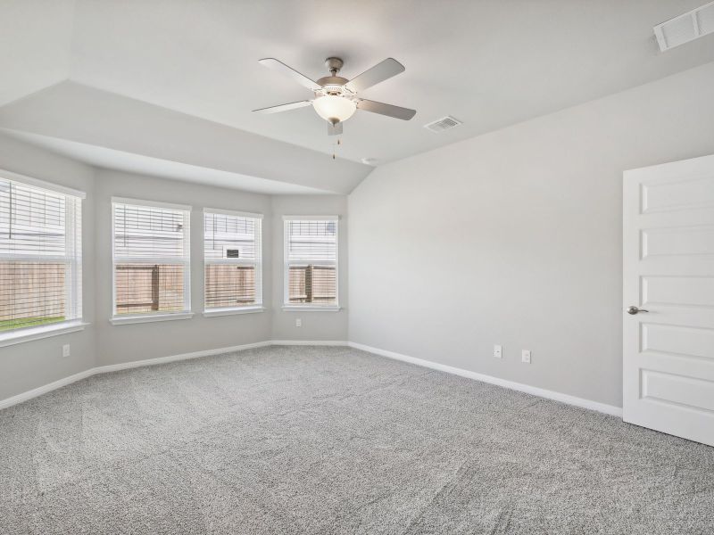Spacious, unfurnished interior of a new home in Riverbend at Double Eagle - Boulevard Collection, Cedar Creek (Image 8).
