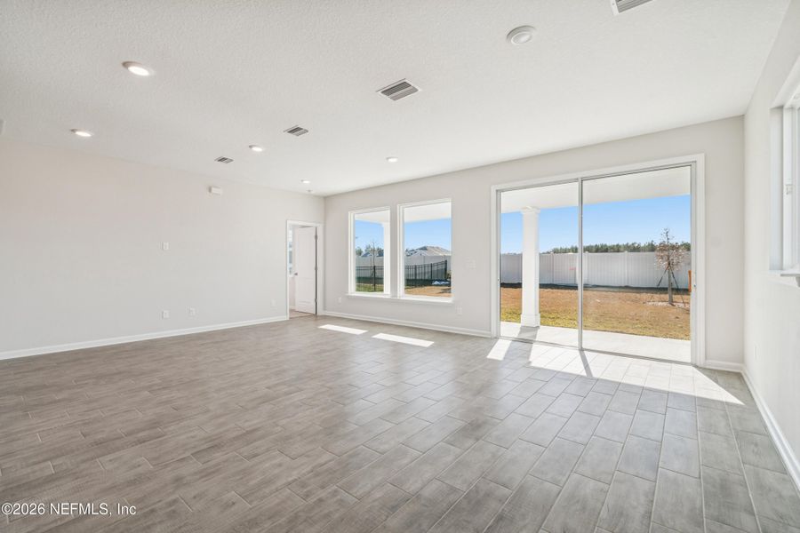 Spacious, unfurnished interior of a new home in Tributary 50', Yulee (Image 22).