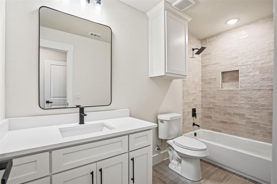 Furnished interior view inside a new home in , Dallas (Image 28). Furnished interior view inside a new home in , Dallas (Image 28).