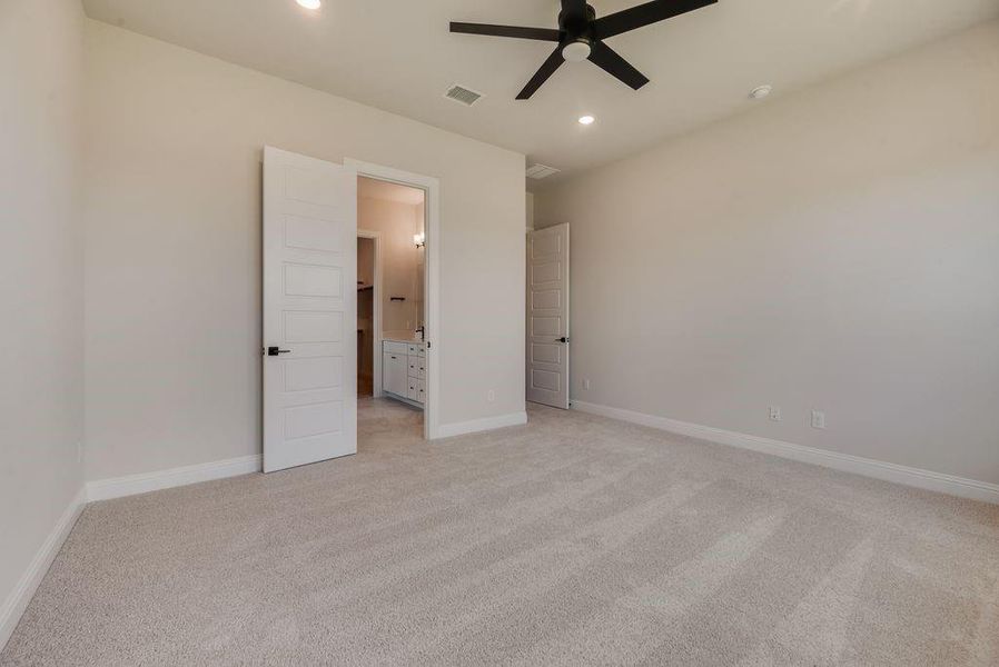 Spacious, unfurnished interior of a new home in Villages of Creekwood, Frisco (Image 30). Spacious, unfurnished interior of a new home in Villages of Creekwood, Frisco (Image 30).