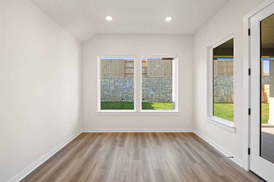 Spacious, unfurnished interior of a new home in Lariat, Liberty Hill (Image 29).